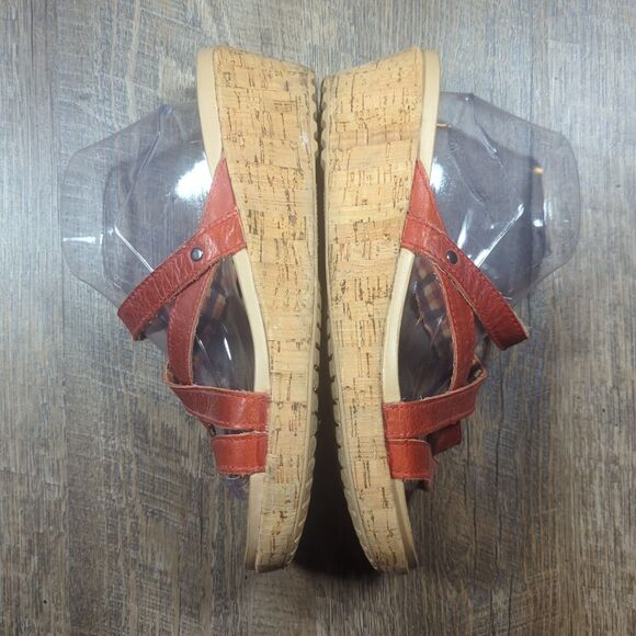 Crocs A-Leigh Red Leather Cork Wedge Women's Size 11 Sandals Comfort Shoes - Picture 11 of 14